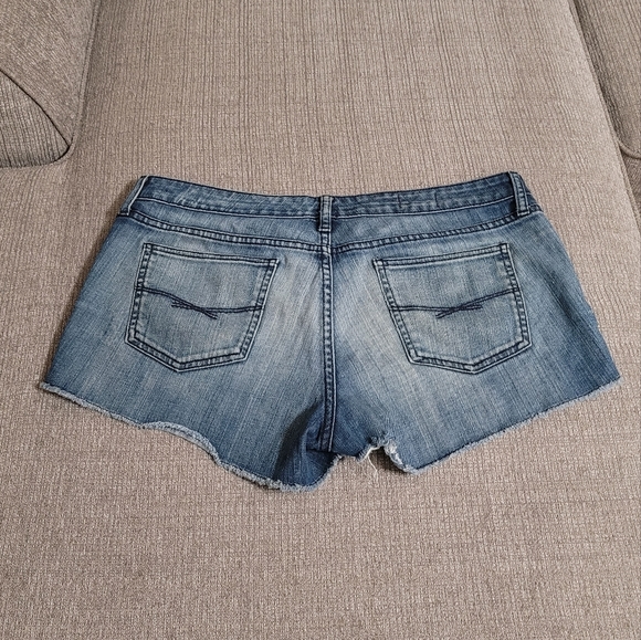 GAP Summer Out Offs Denim Shorts Distressed Hem Size 31 / 12 - Picture 2 of 5